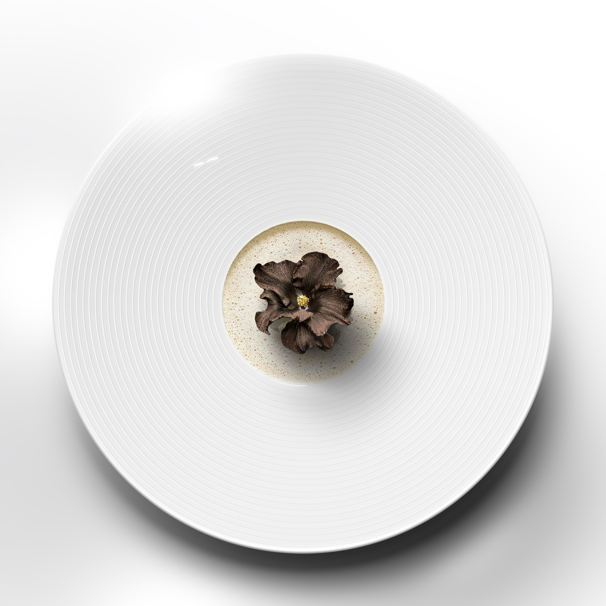 The grand finale comes as a reimagined chocolate tart made with Porcelana cacao @amedeitoscana 🍫, Vanille Bleue @escalebleue , and a touch of Bollinger La Grande Année Demi-Sec @champagne_bollinger 🍾 🇫🇷 Pour finir, voilà une tarte au chocolat revisitée avec du cacao Porcelana @amedeitoscana 🍫, la Vanille Bleue @escalebleue et une petite touche de Bollinger La Grande Année Demi-Sec @champagne_bollinger 🍾